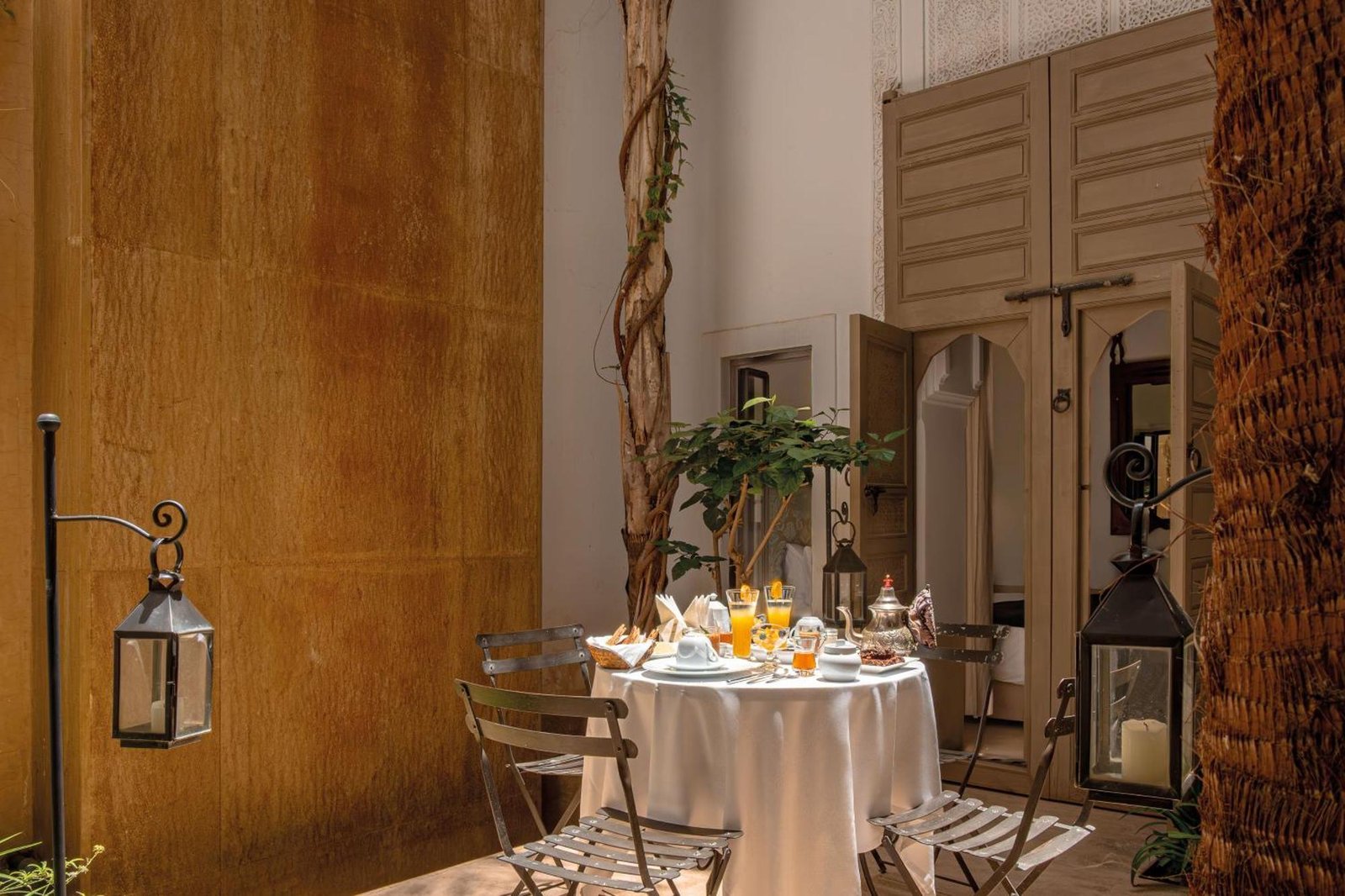 Riad Jaaneman, courtyard patio & bhou