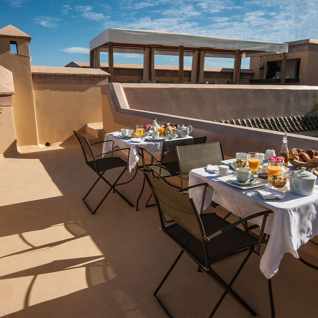 Riad Jaaneman, at the table
