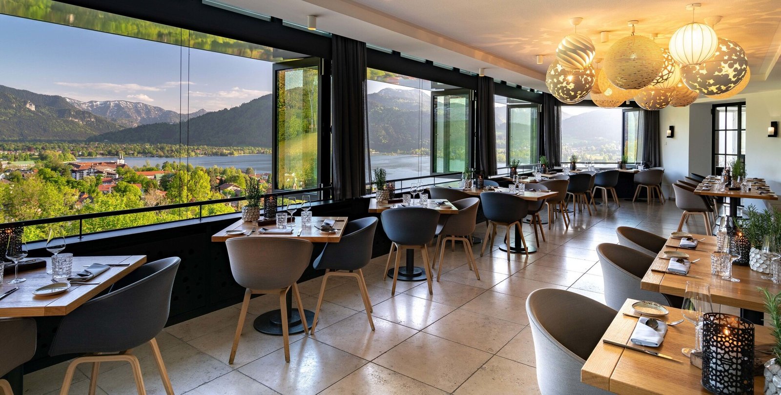 Das Tegernsee, at the table