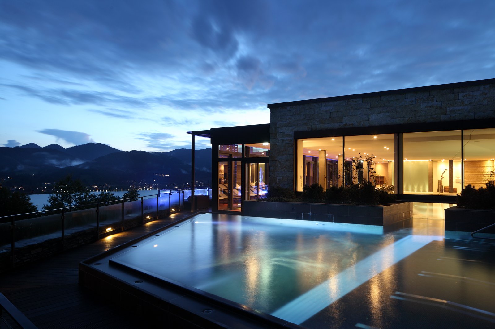 Das Tegernsee, the pool