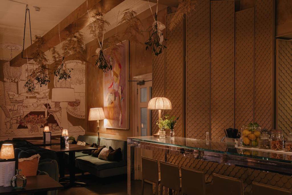 No.15 by GuestHouse, Bath, at the table
