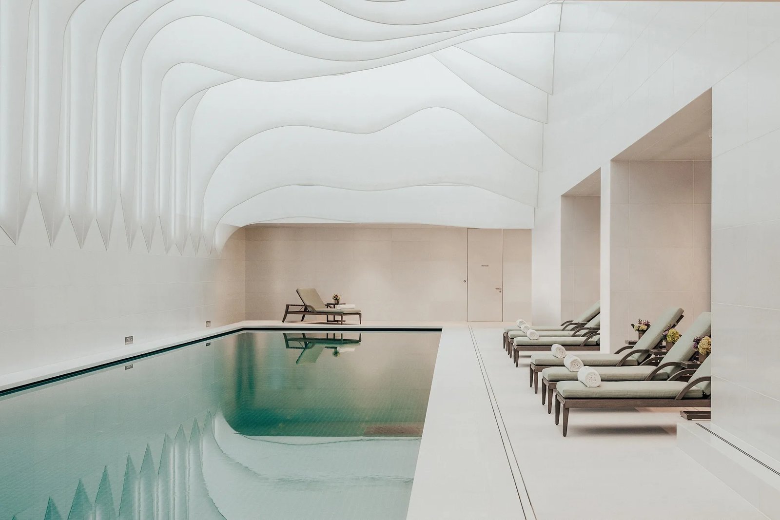 The Peninsula London — vibe
