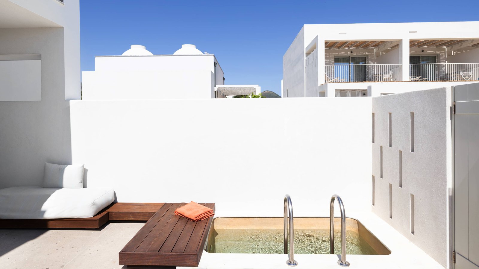 Aleró Seaside Skyros Resort