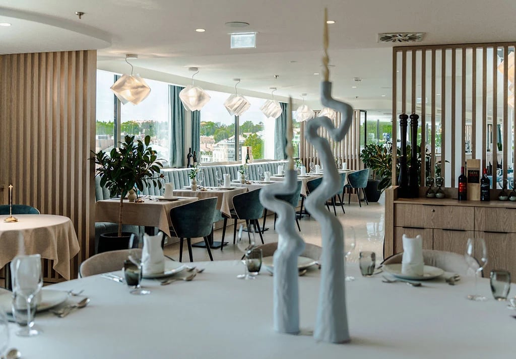 Le Primore Hotel & Spa, at the table