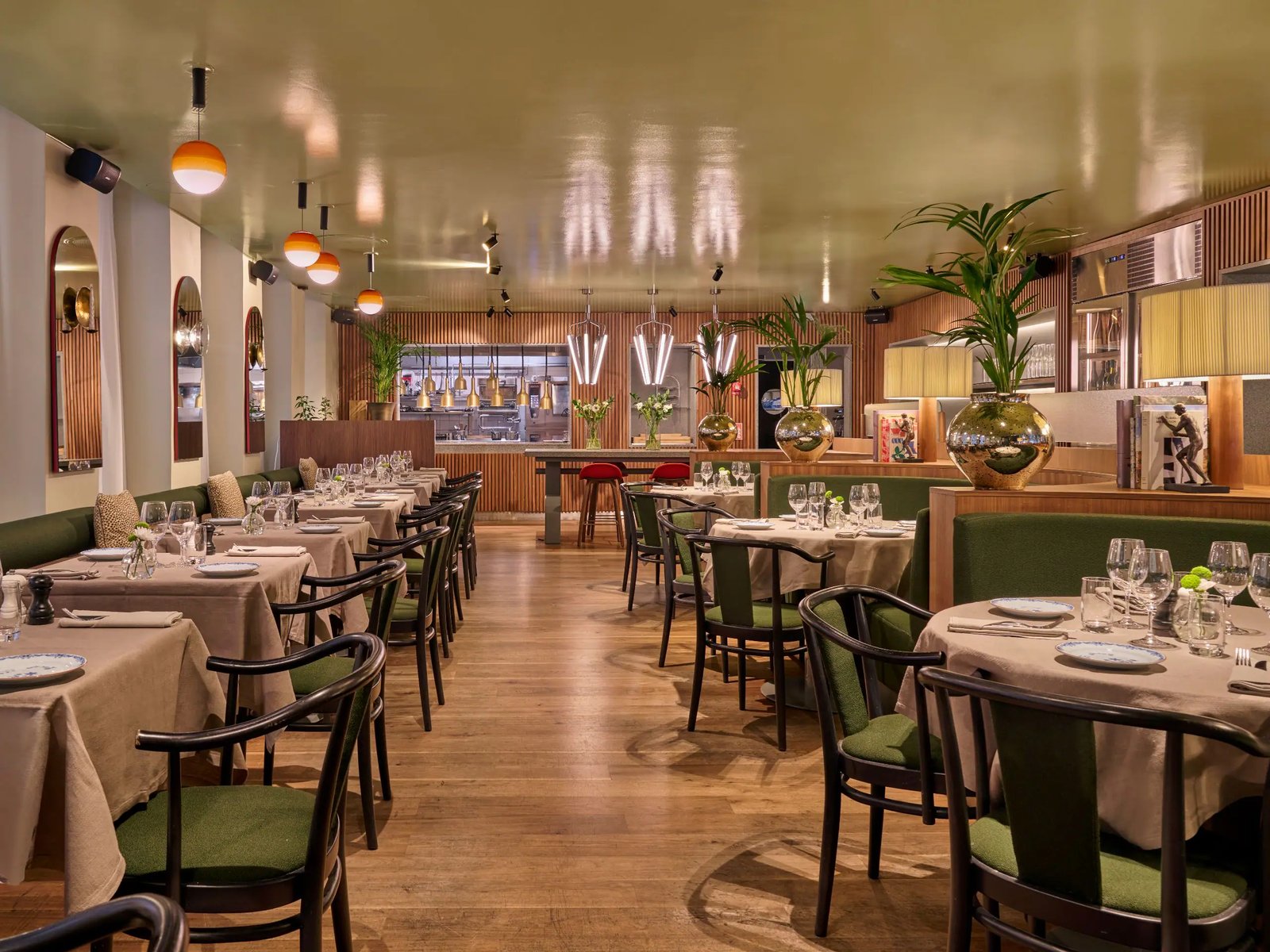 Hôtel Reisen - The Unbound Collection by Hyatt, at the table