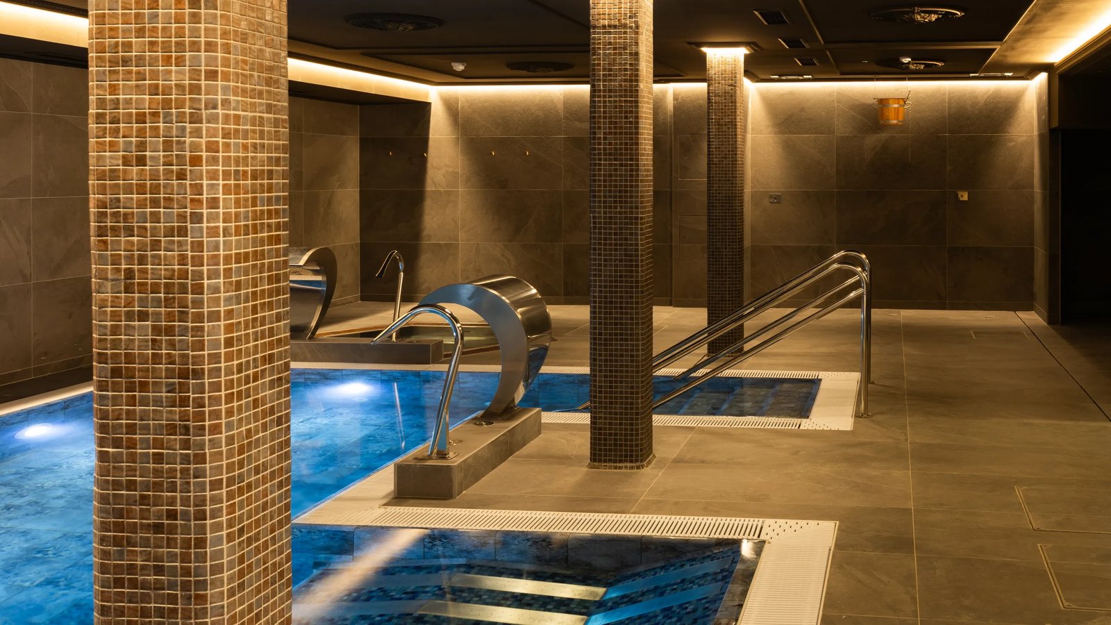 Hotel Luze Boutique San Sebastián, the pool