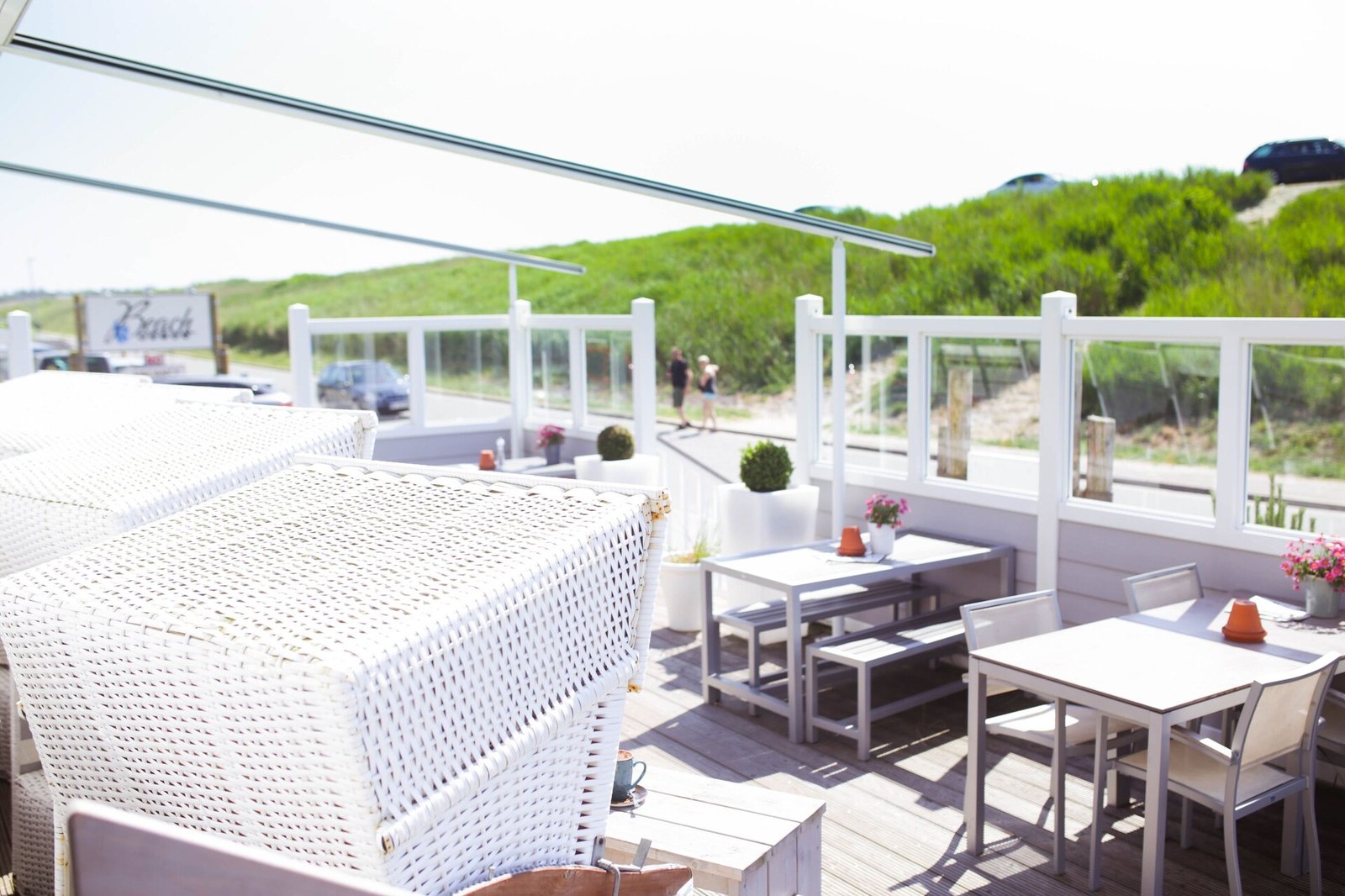 Beach Motel, at the table