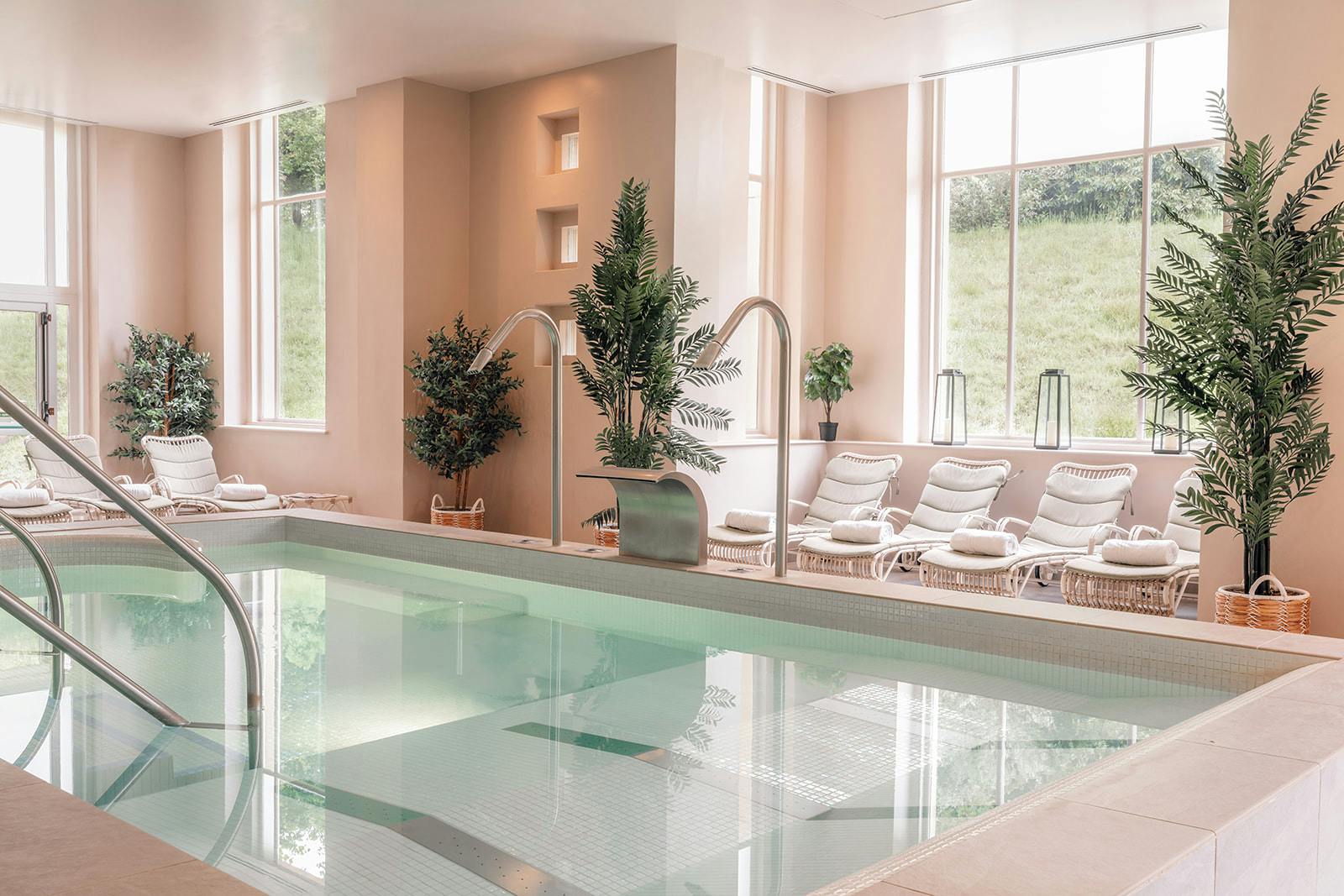 The Retreat Hotel, Elcot Park, the pool