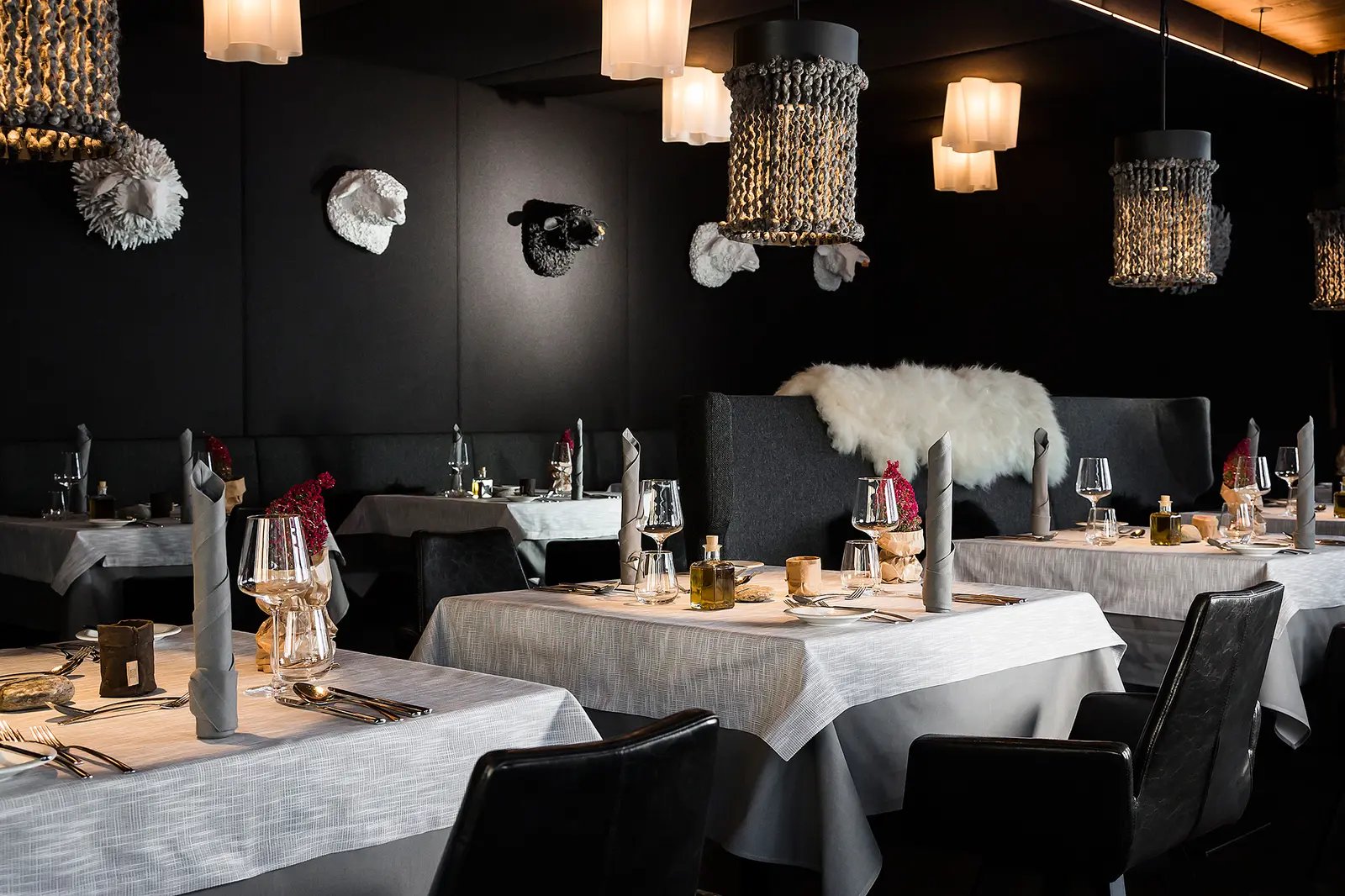 Bergland Sölden Design- und Wellnesshotel, at the table