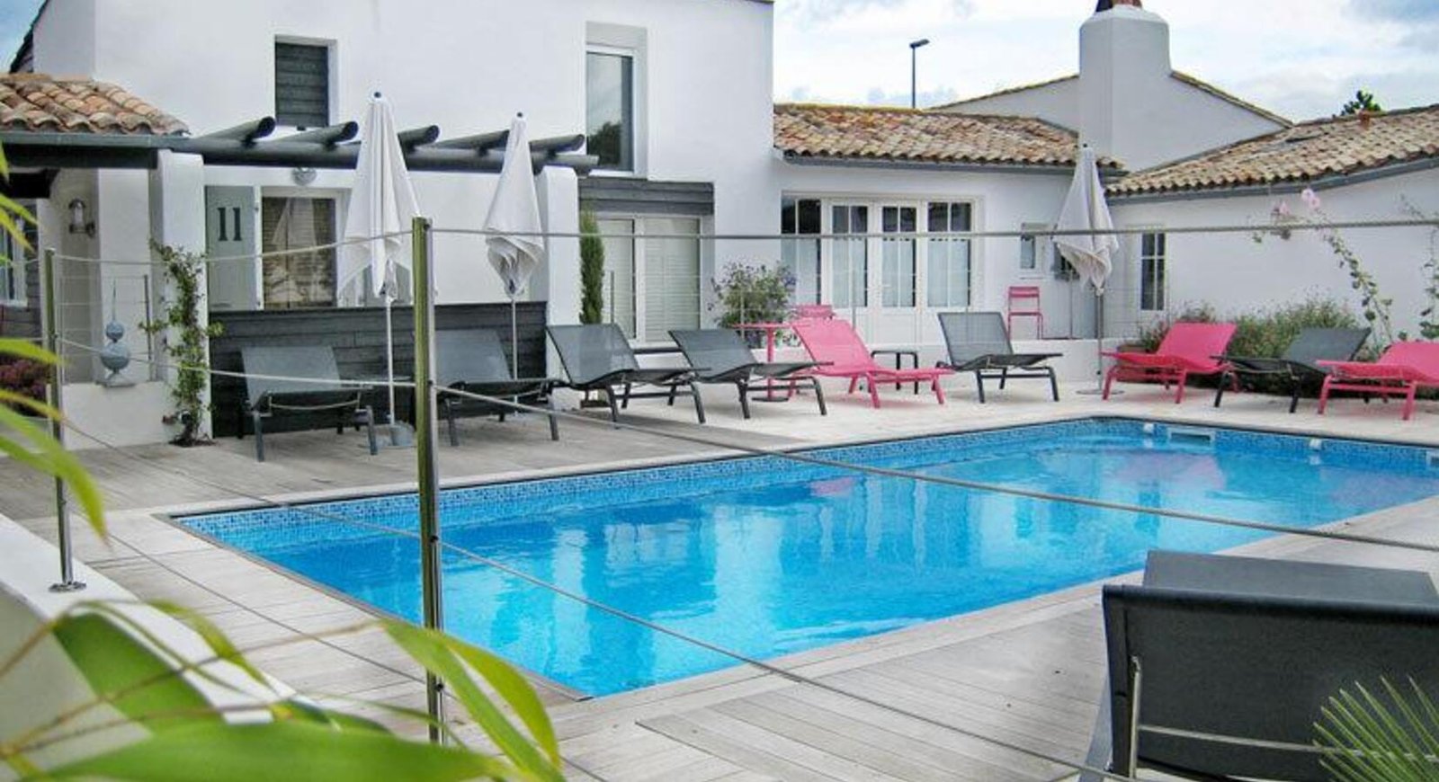 Les Bois Flottais, the pool