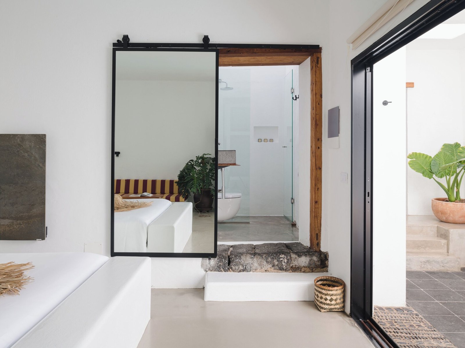 Casa de las Flores, rooms
