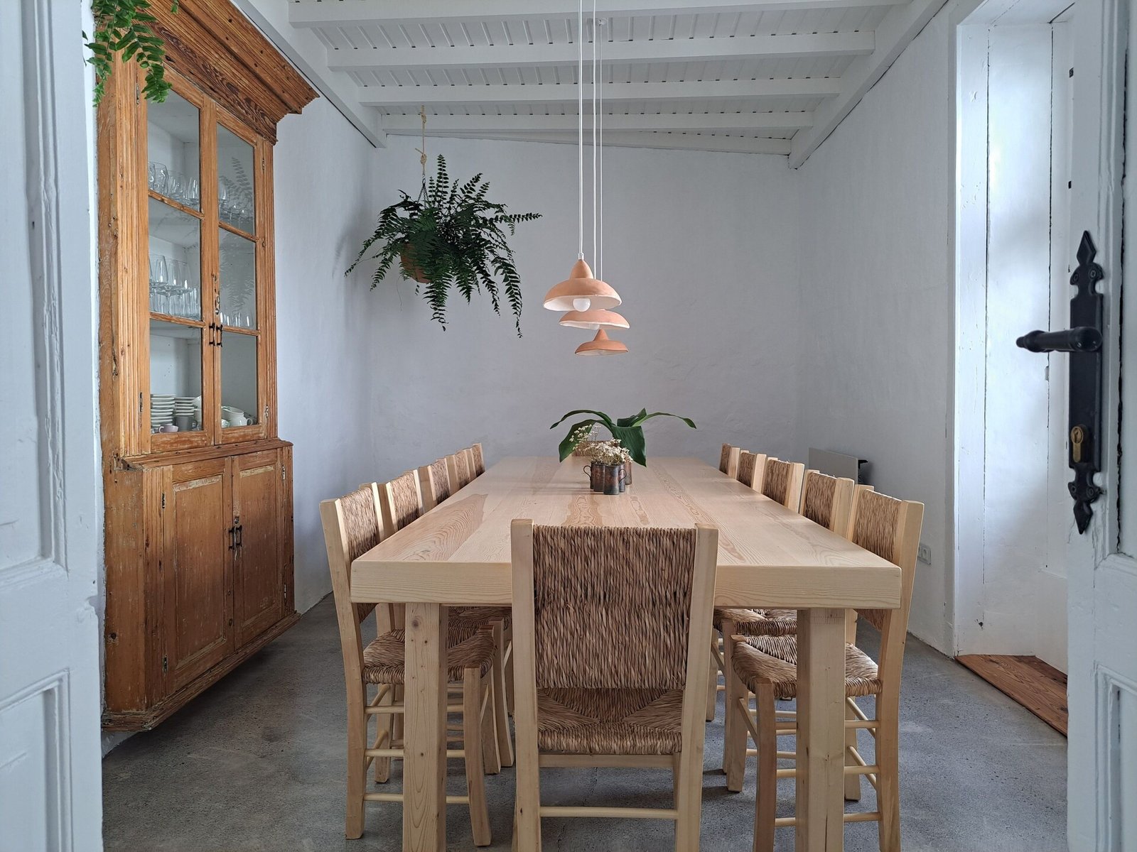 Casa de las Flores, at the table