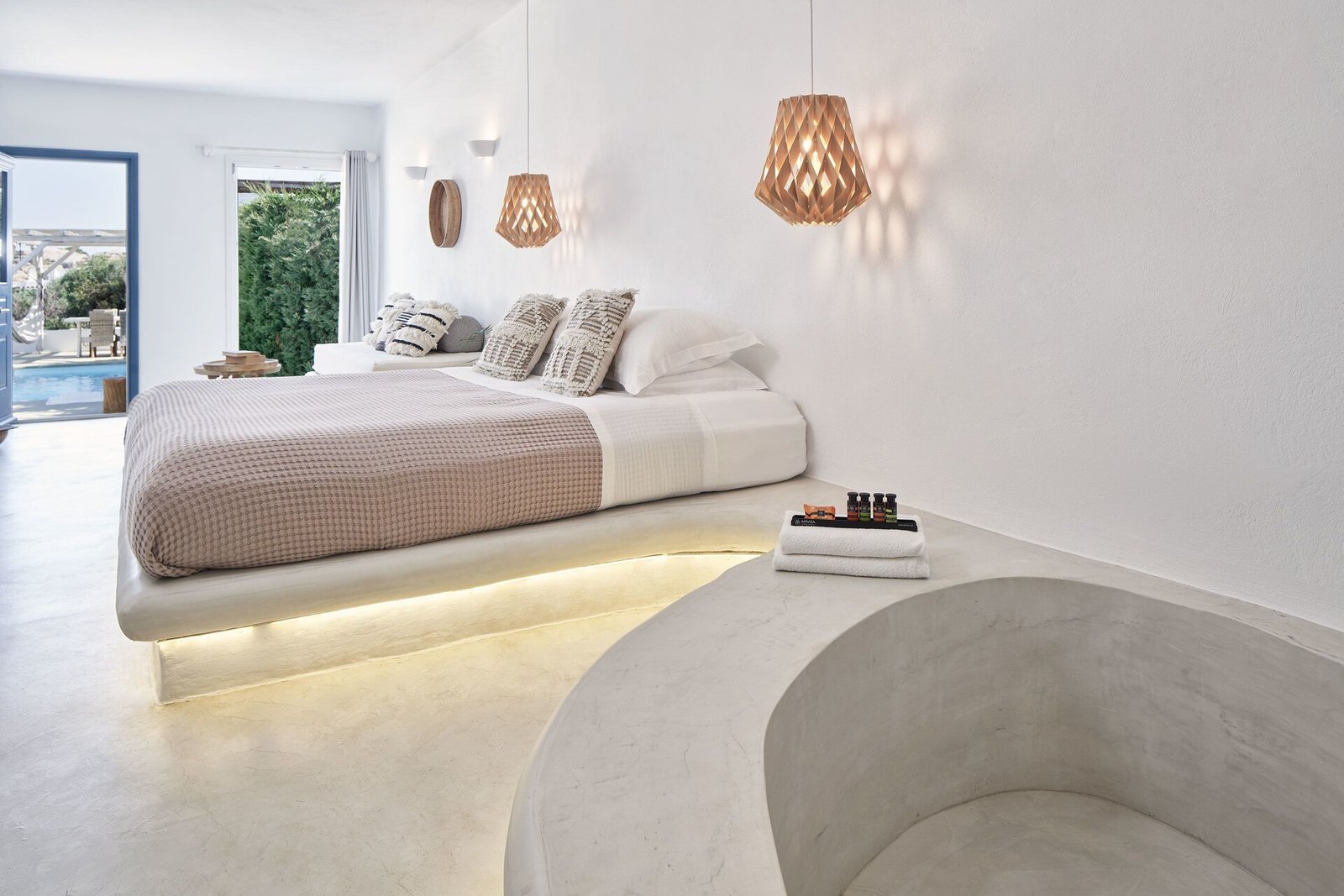 Naxian Utopia, rooms
