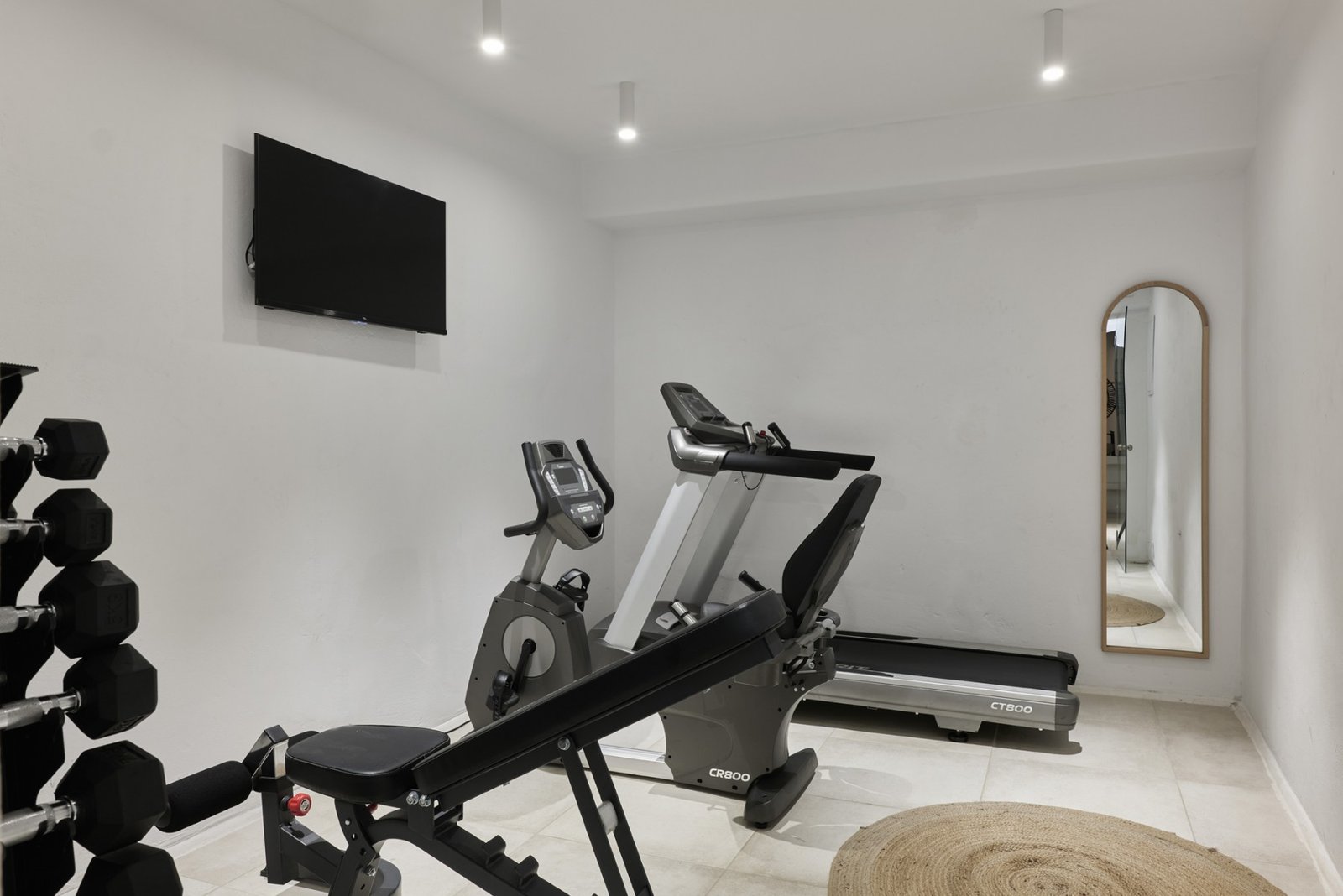 Naxian Utopia, gym and hot tub