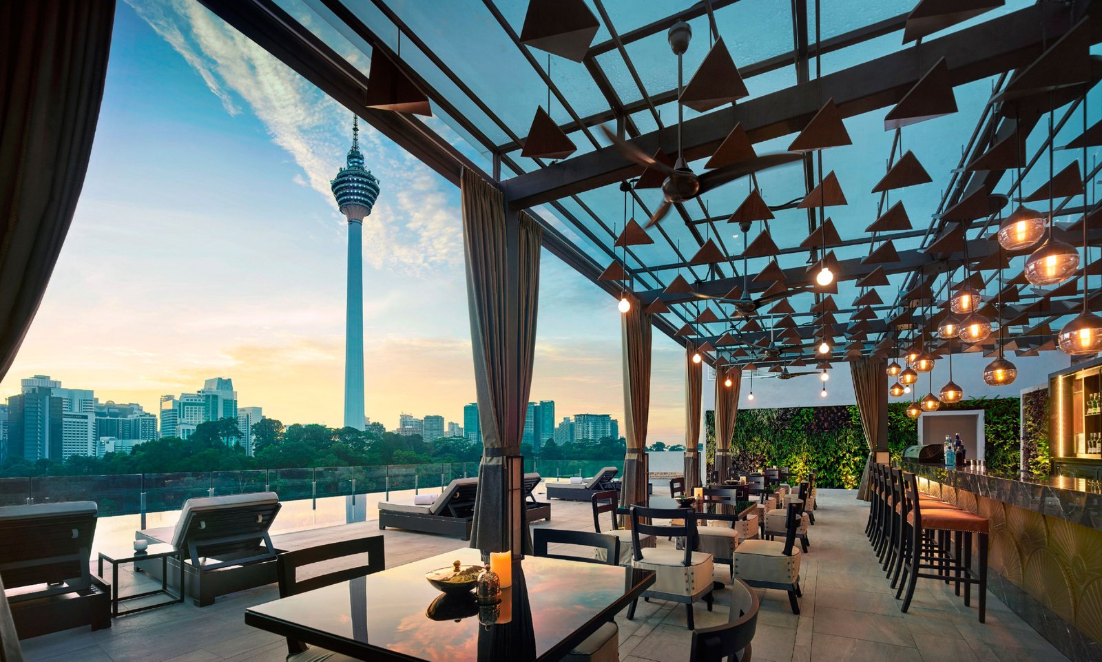 Hotel Stripes Kuala Lumpur, Autograph Collection, man tao bar
