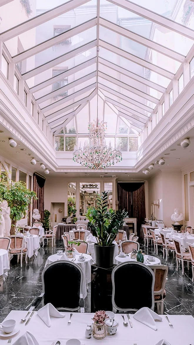 Grand Palace Hotel, orangerie hall