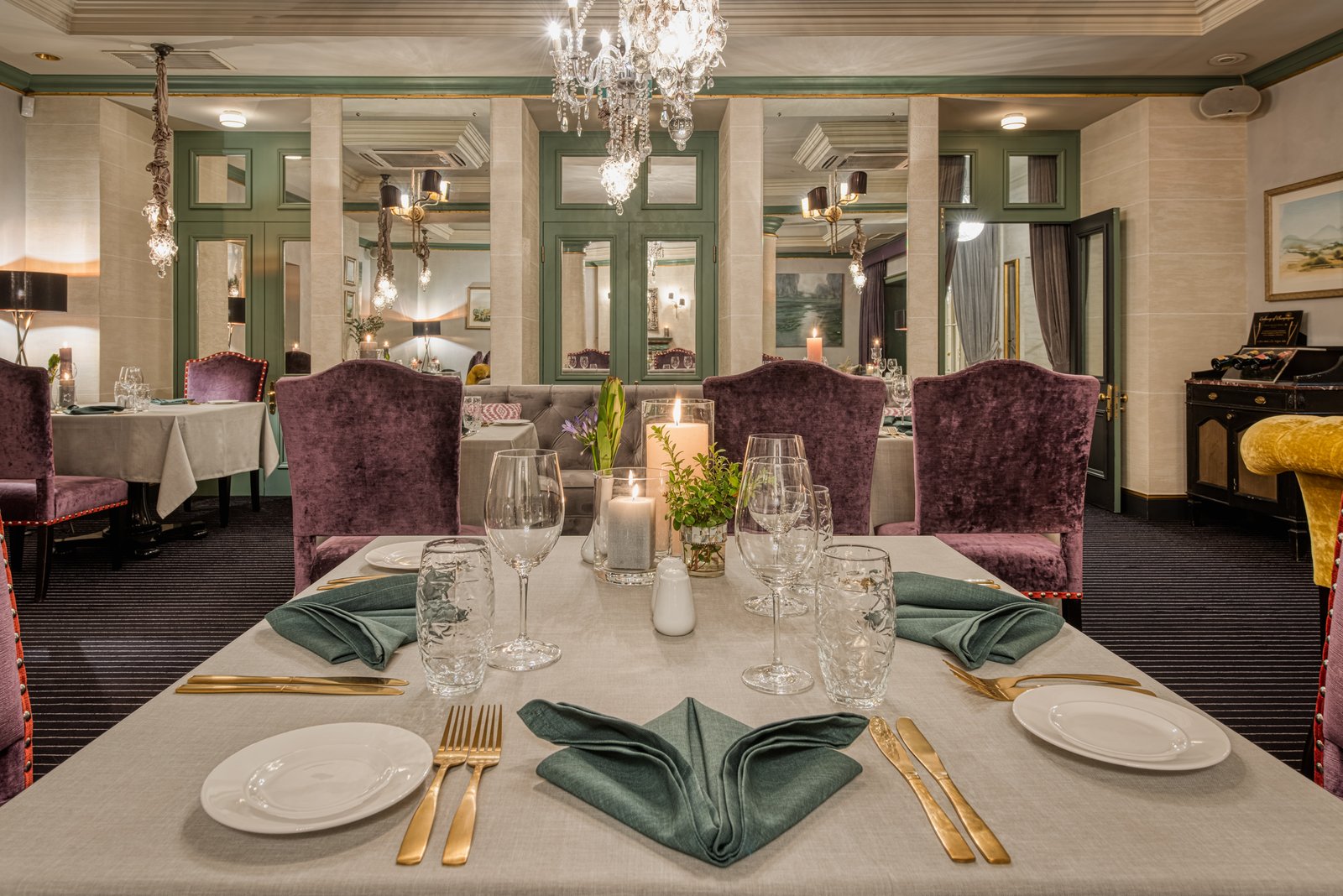 Grand Palace Hotel, at the table