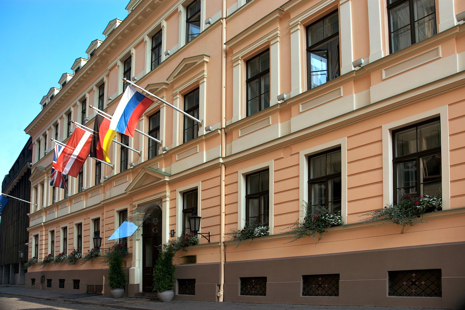 Grand Palace Hotel, how it began