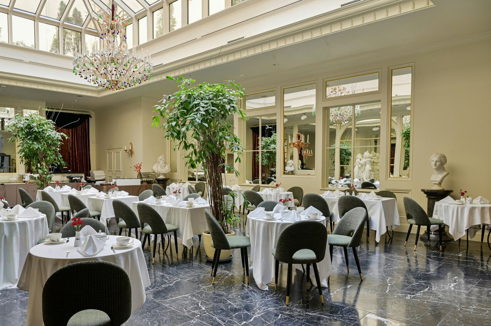 Grand Palace Hotel, orangerie hall