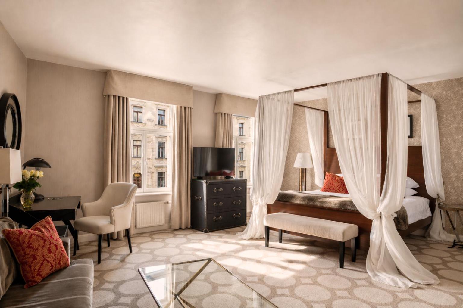 Grand Palace Hotel, rooms