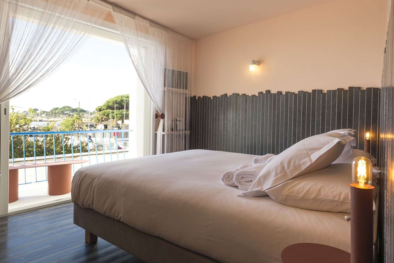 La Reine Jane, rooms