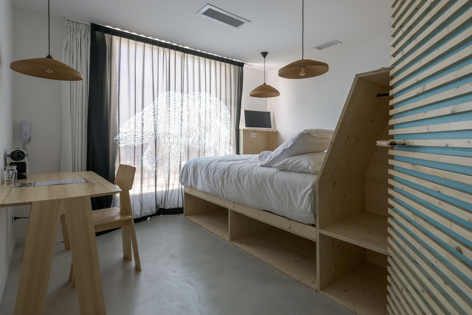 La Reine Jane, rooms