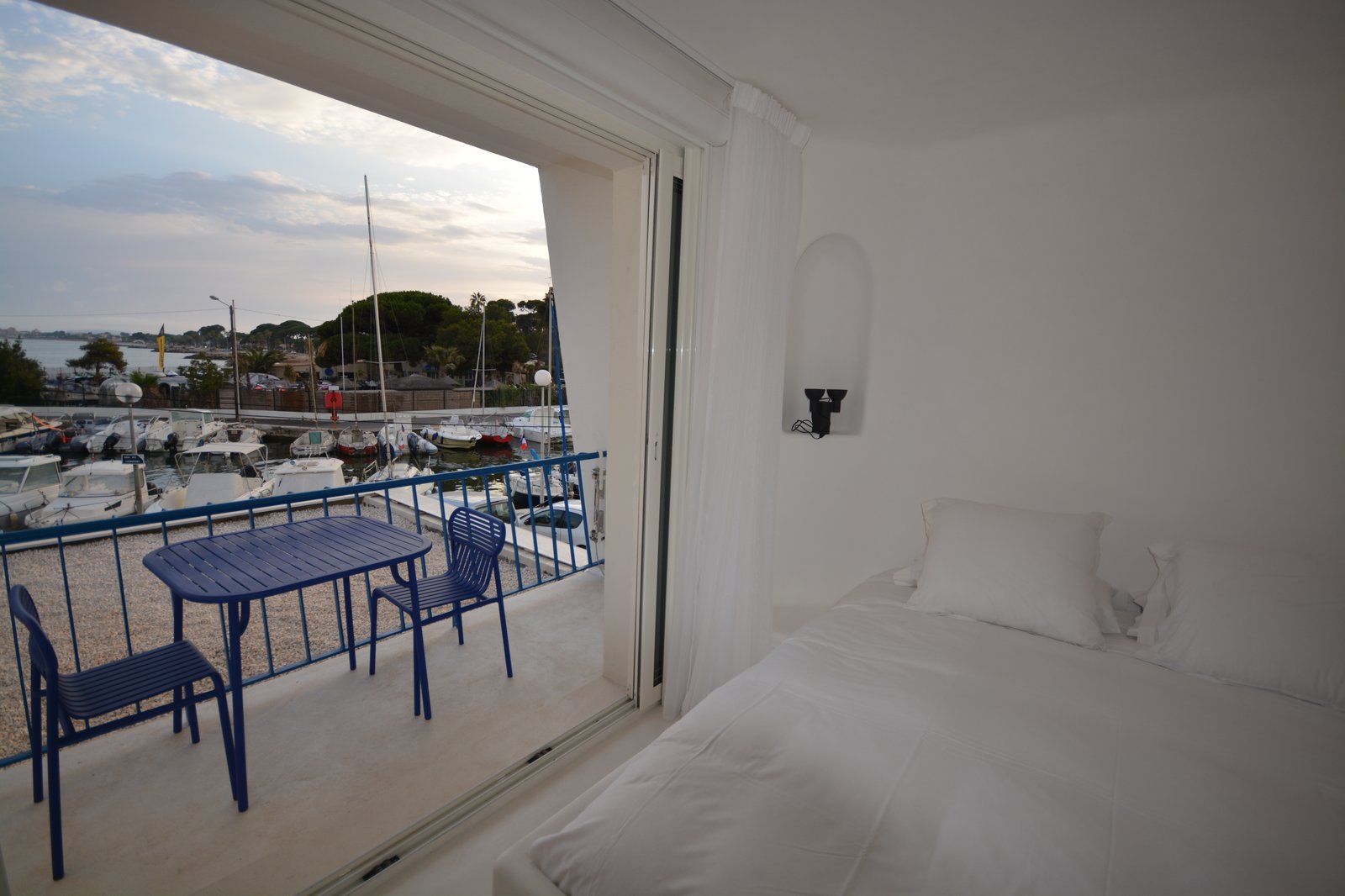 La Reine Jane, rooms