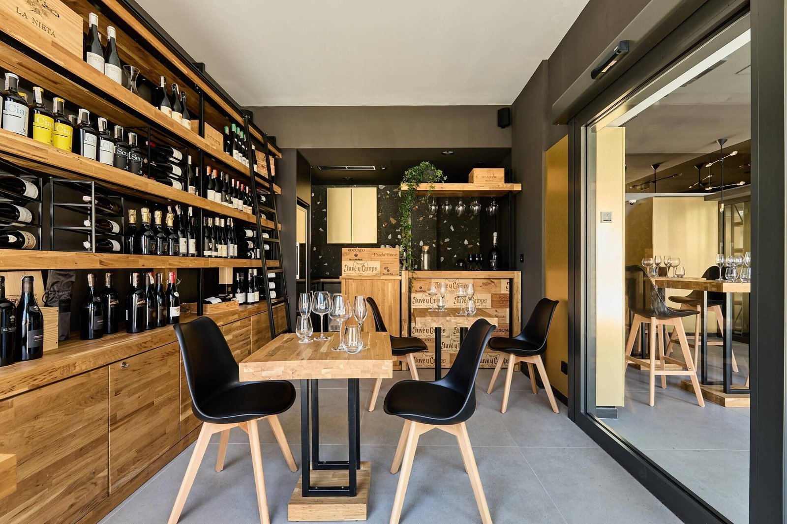 Liberté 33, an Ascend Collection Hotel, at the table