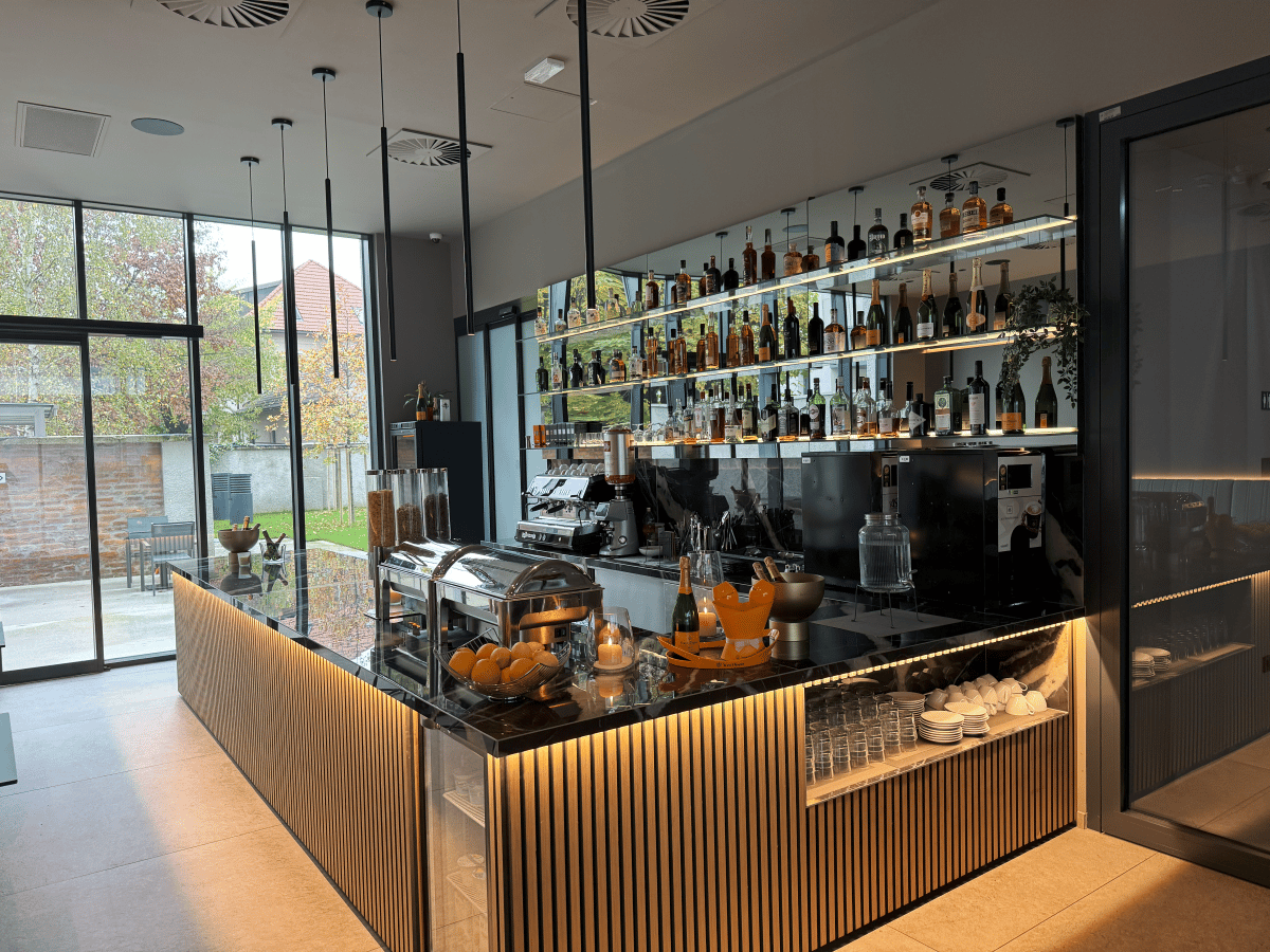 Tivoli Boutique Inn, lounge bar and garden terrace