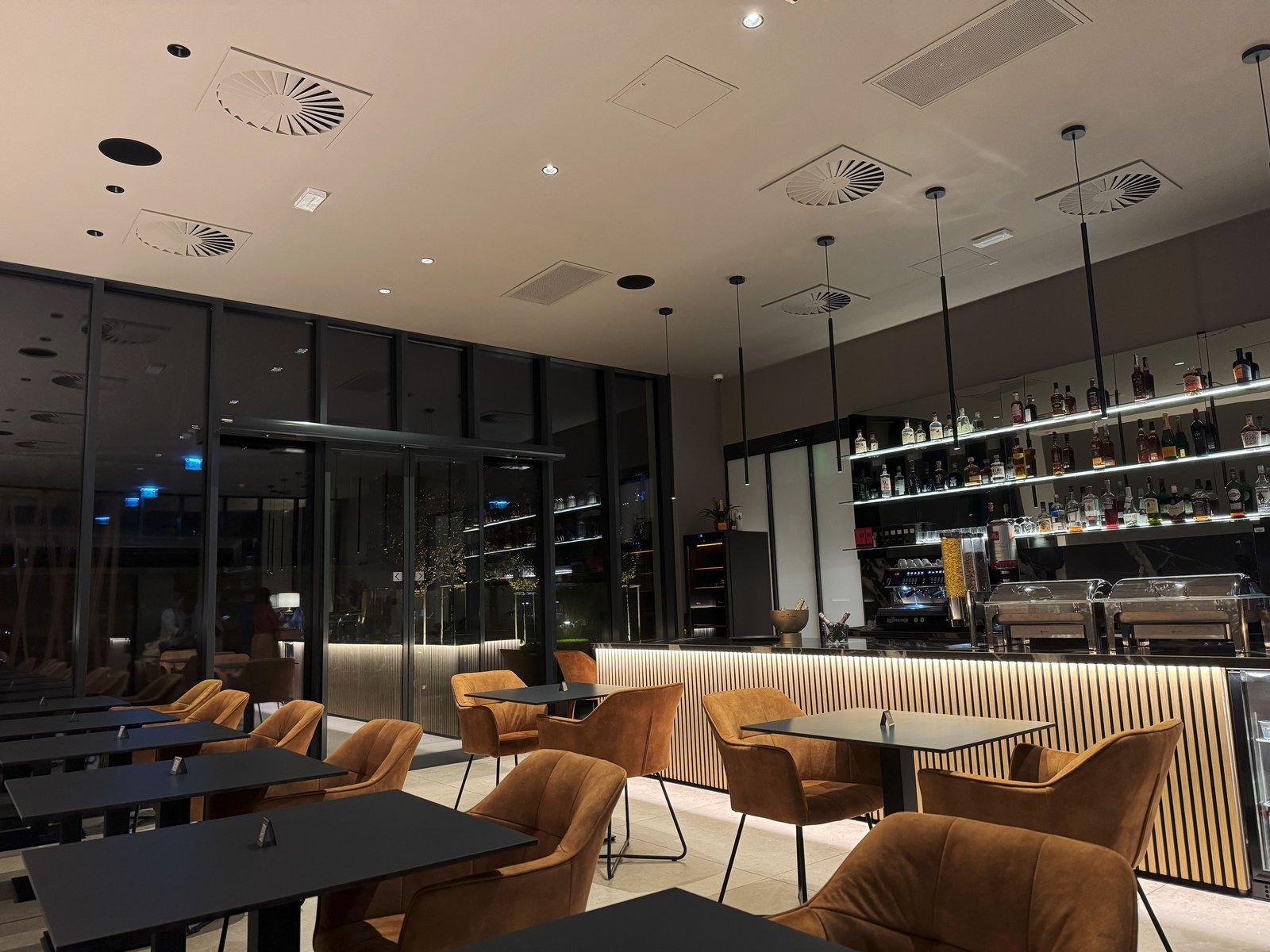 Tivoli Boutique Inn, lounge bar and garden terrace