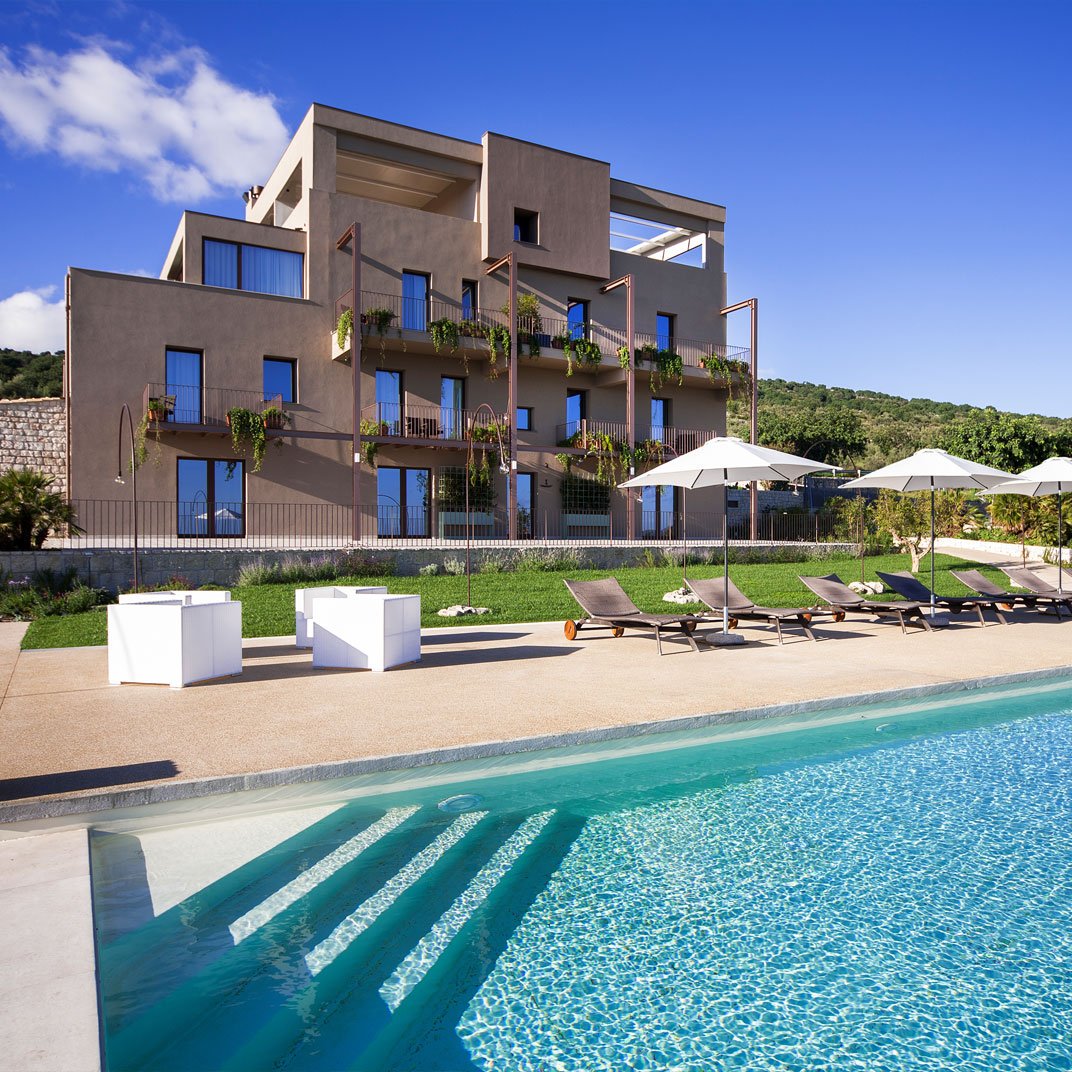 Relais Chiaramonte, the pool