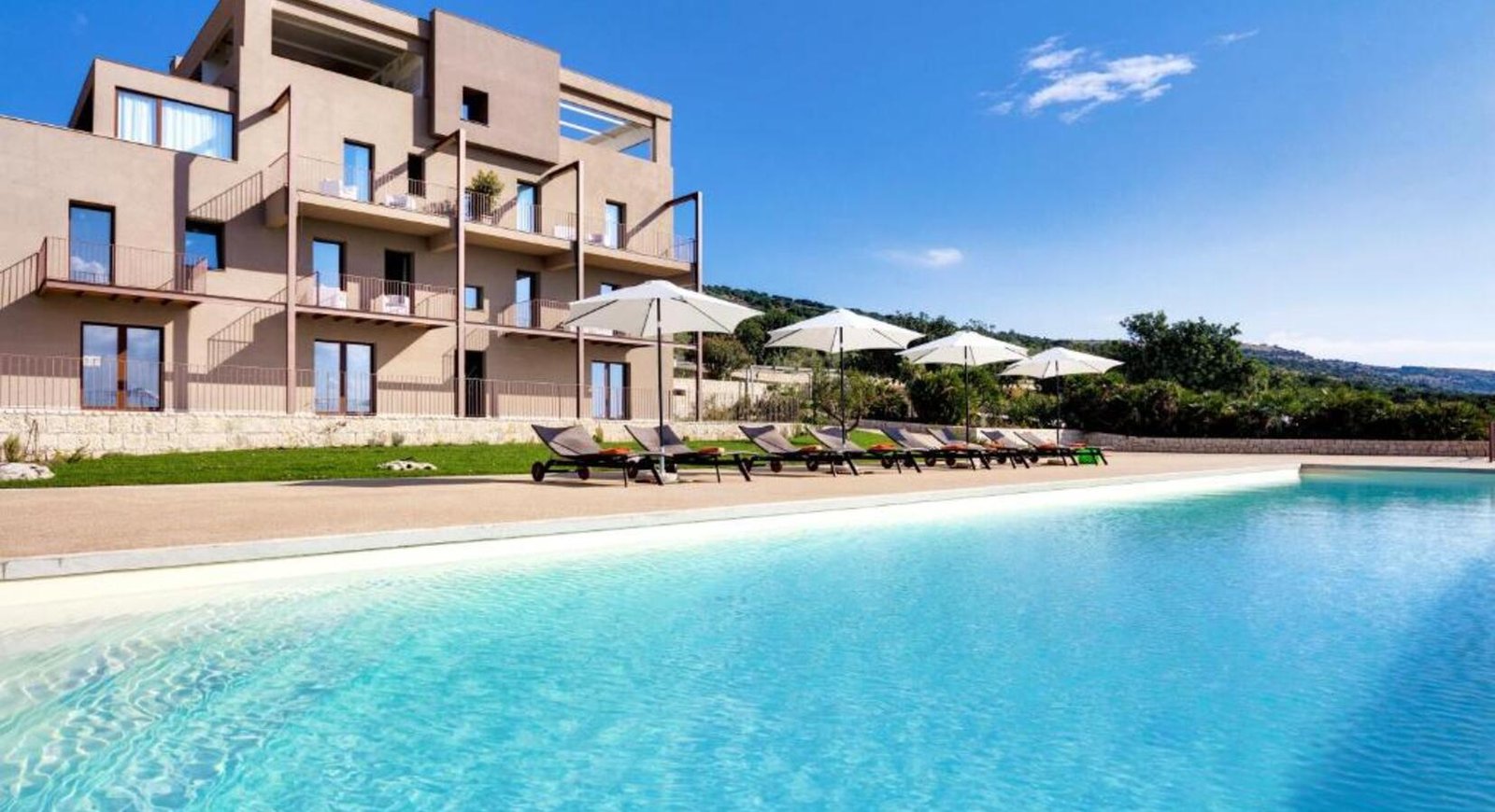 Relais Chiaramonte, the pool
