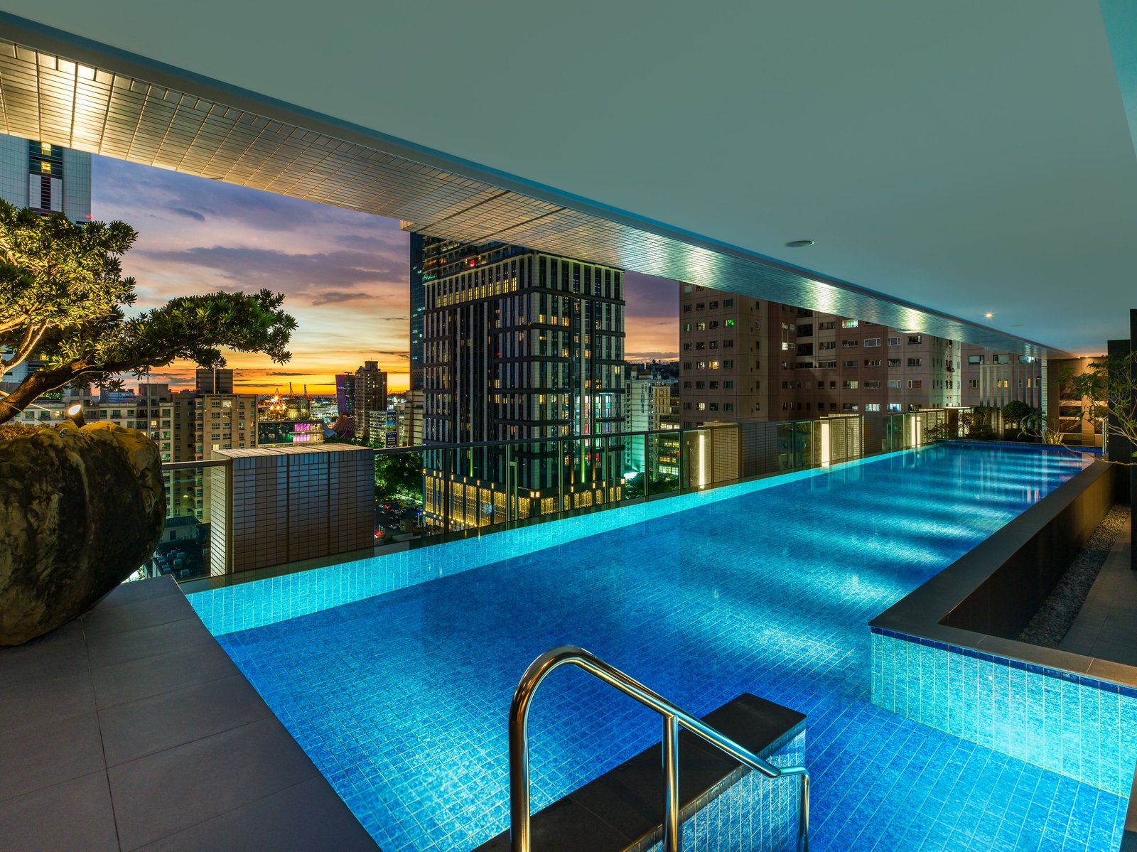 THE AMNIS, a Luxury Collection Hotel, Kaohsiung, the pool