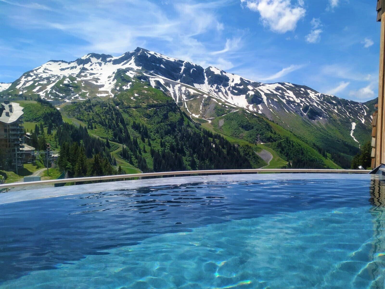 Hotel MiL8, the pool