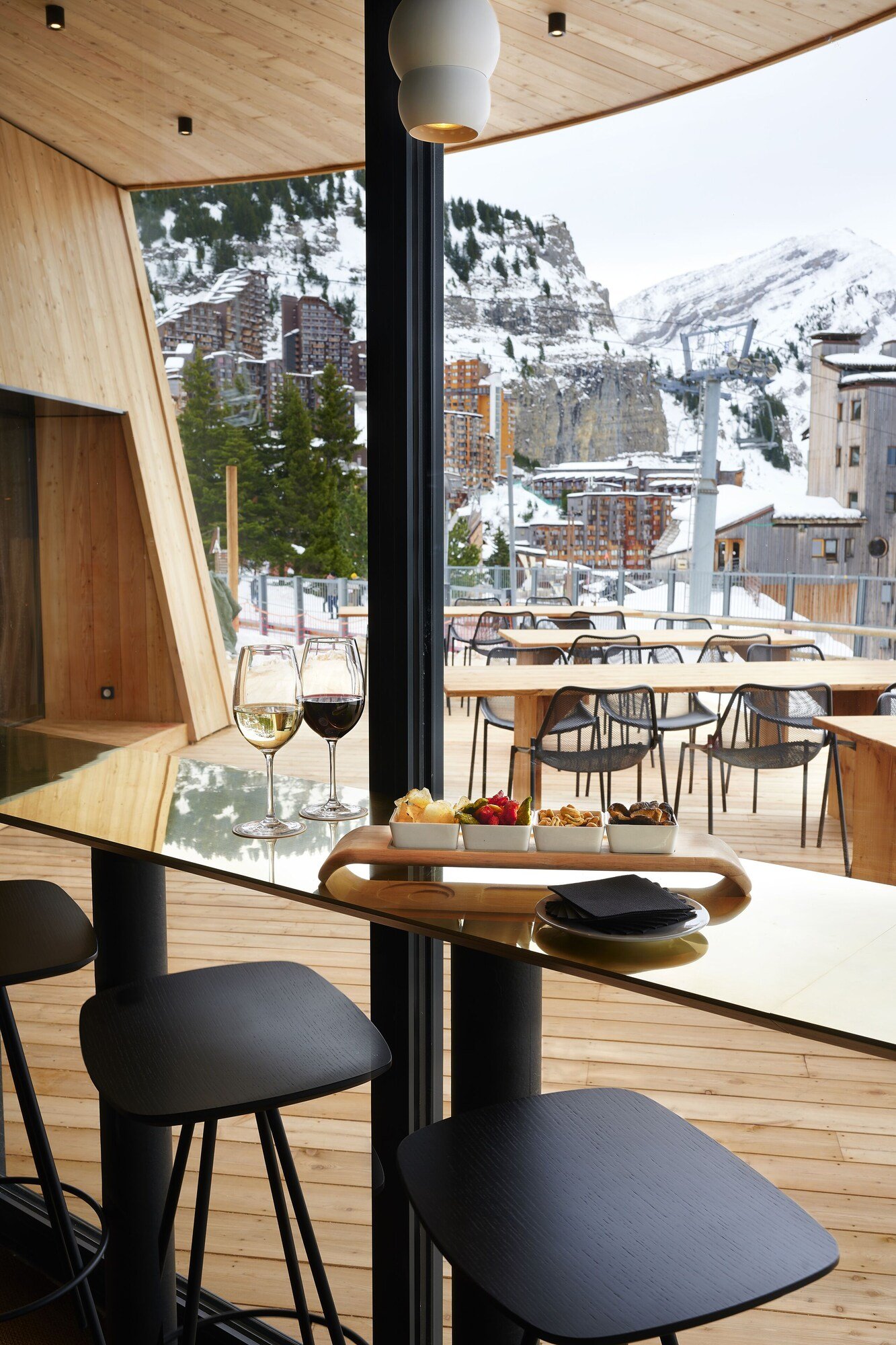 Hotel MiL8, at the table