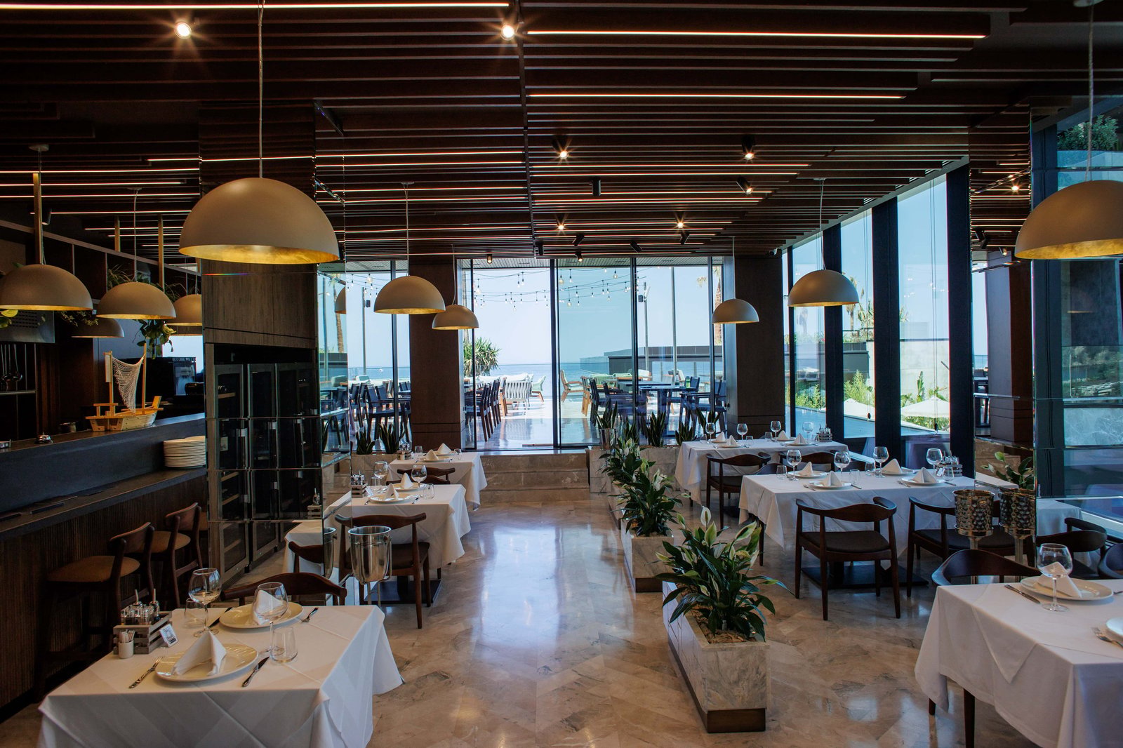 Prado Luxury Hotel, at the table