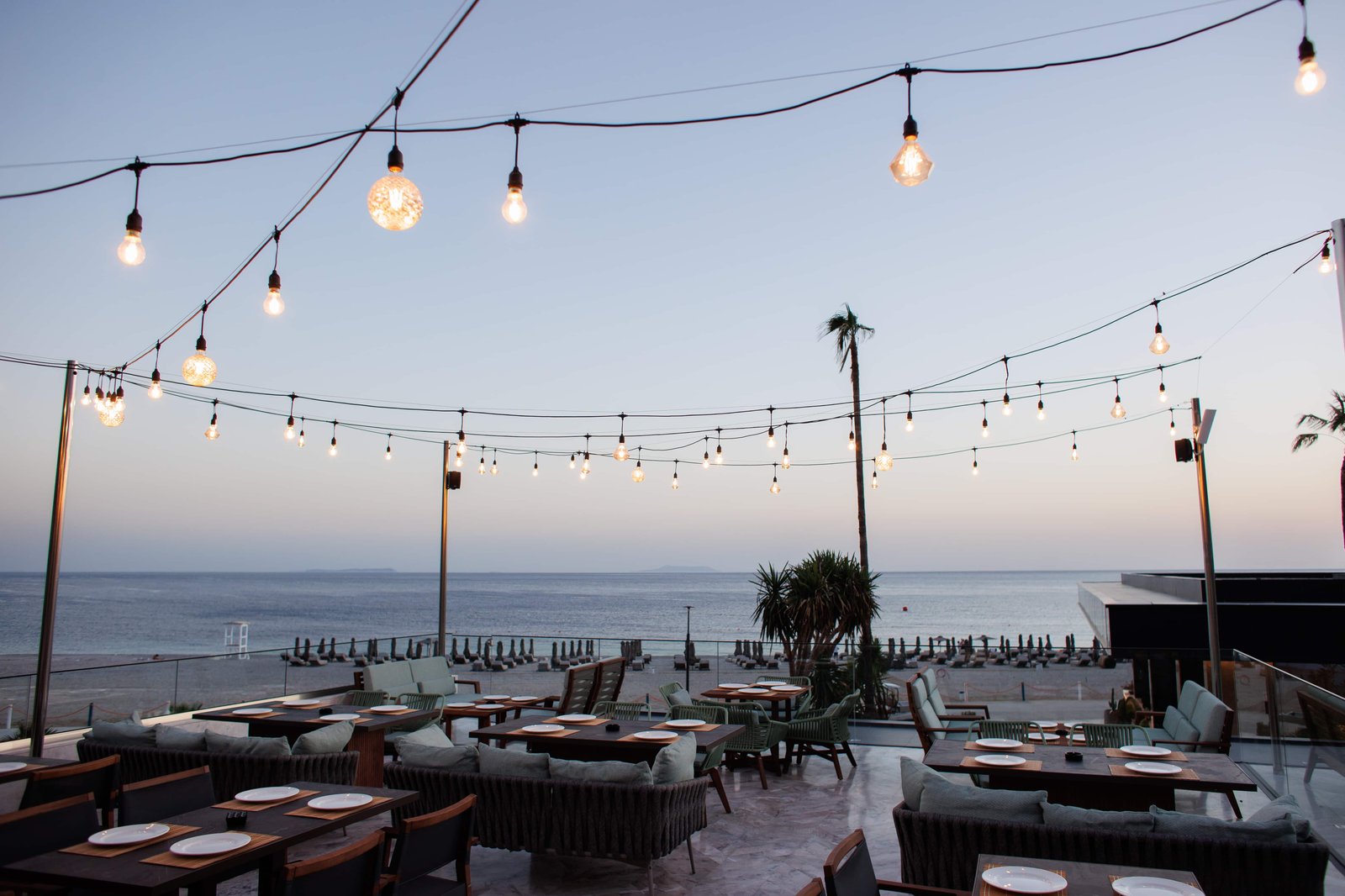 Prado Luxury Hotel, at the table