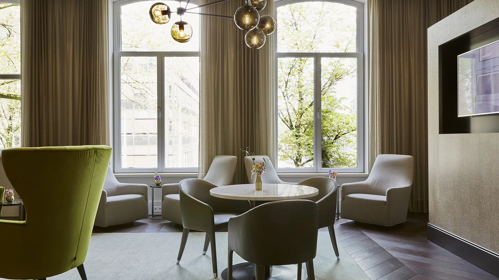 Hyatt Regency Amsterdam — vibe