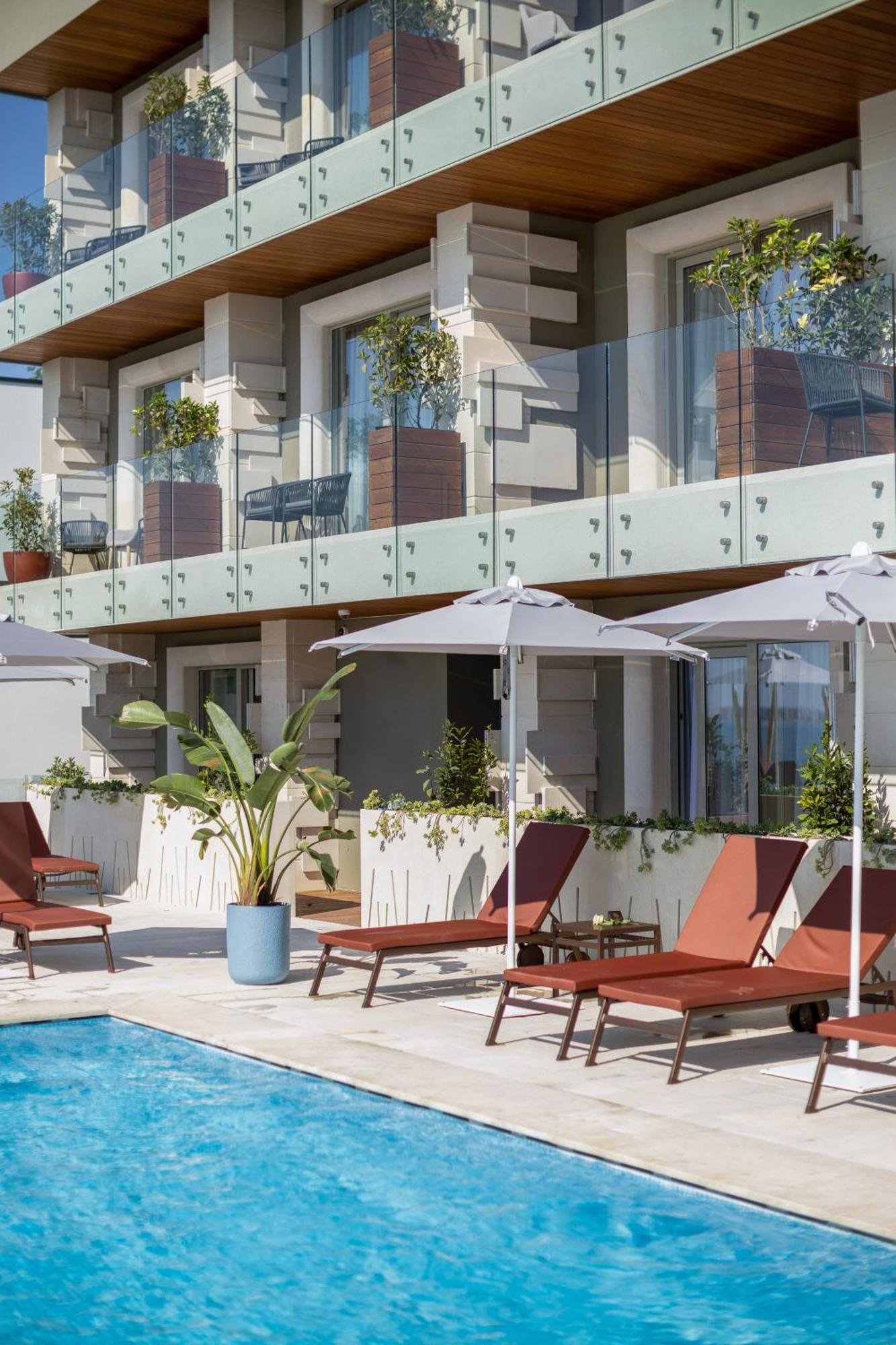 Hotel Vlora Priam, Affiliated by Melia, the pool
