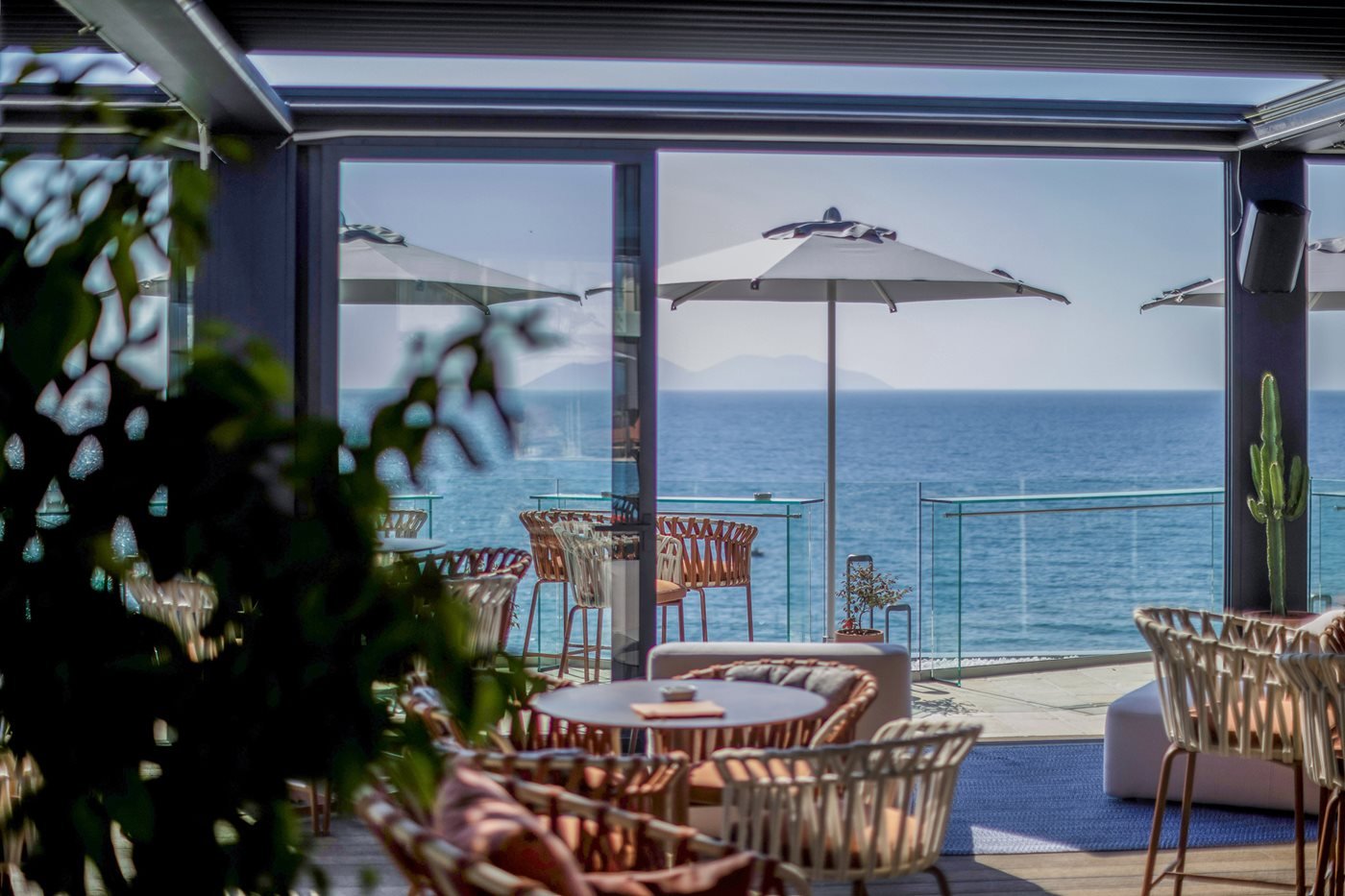 Hotel Vlora Priam, Affiliated by Melia, savannah pool bar