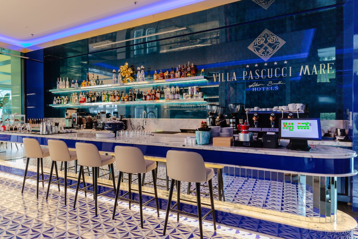 Hotel Villa Pascucci, at the table
