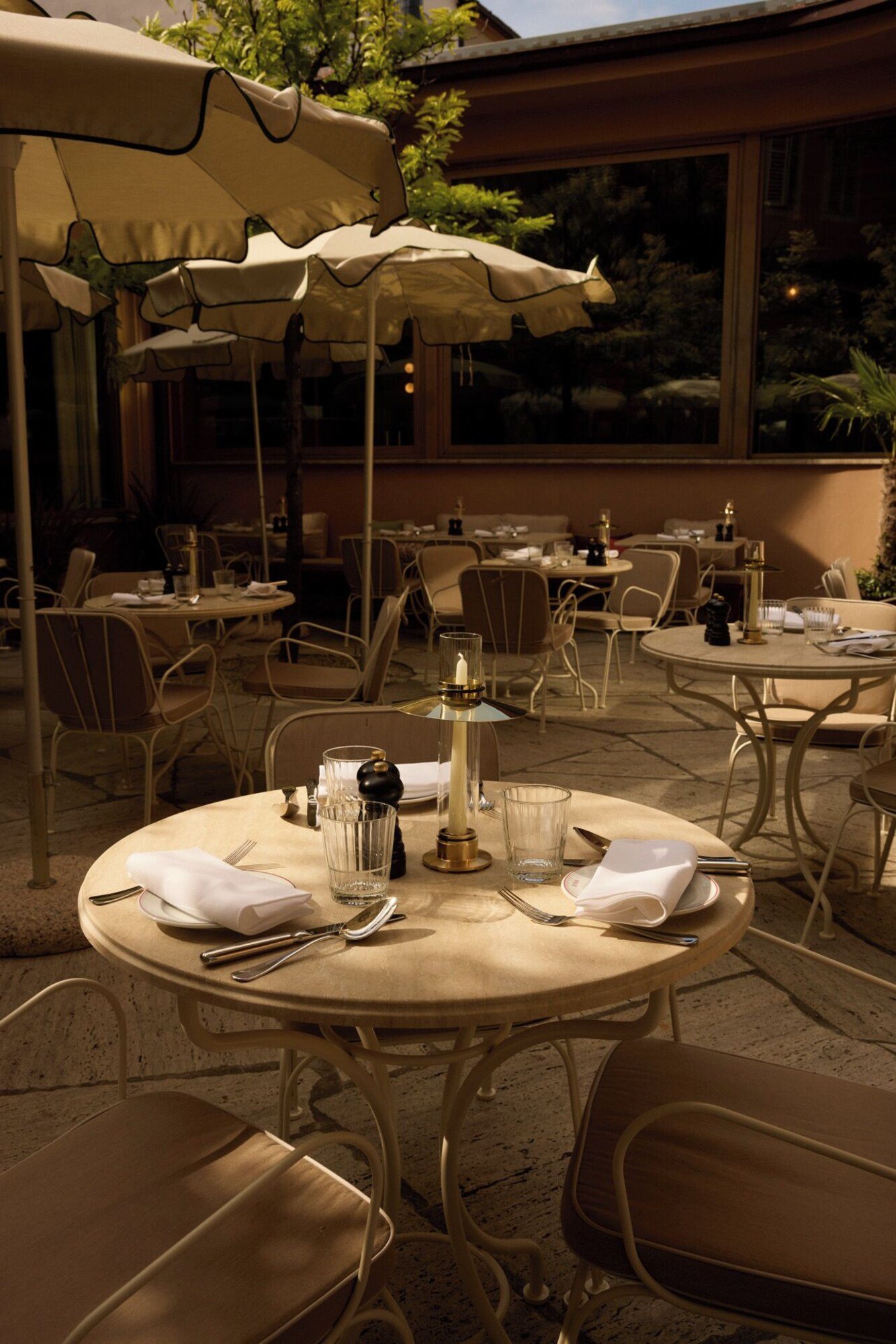 Parkhotel Luna Mondschein, at the table
