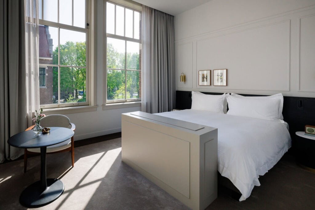Pillows Grand Boutique Hotel Maurits at the Park — vibe