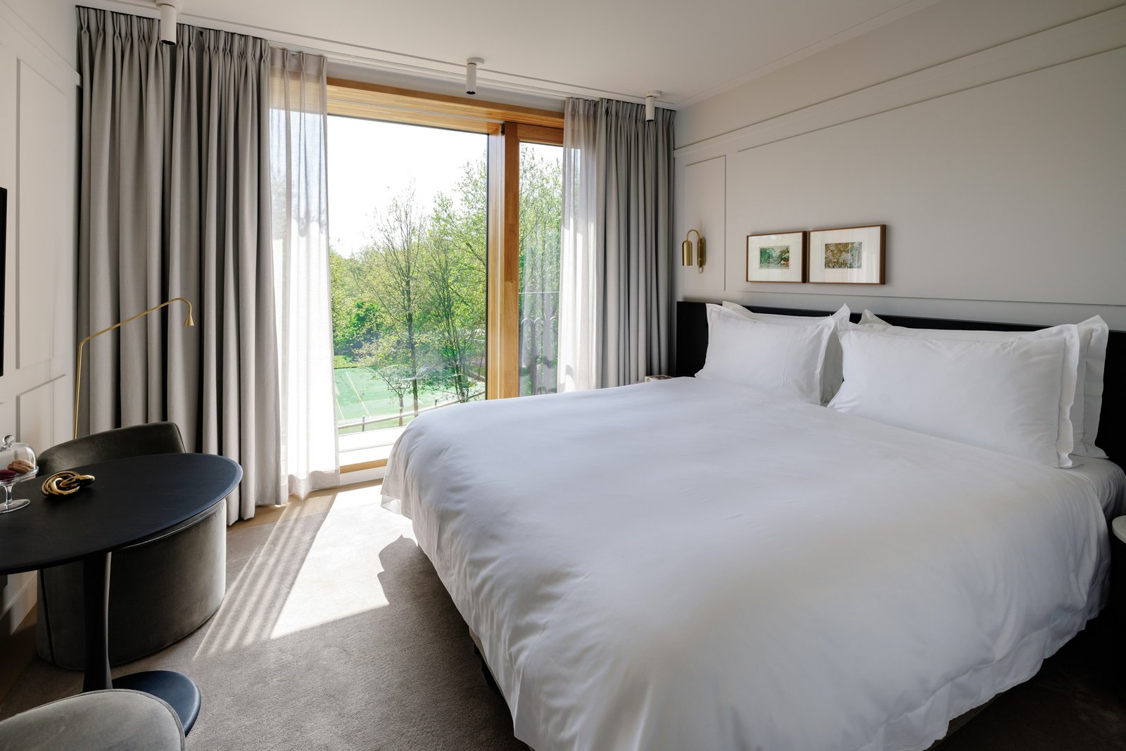 Pillows Grand Boutique Hotel Maurits at the Park — vibe