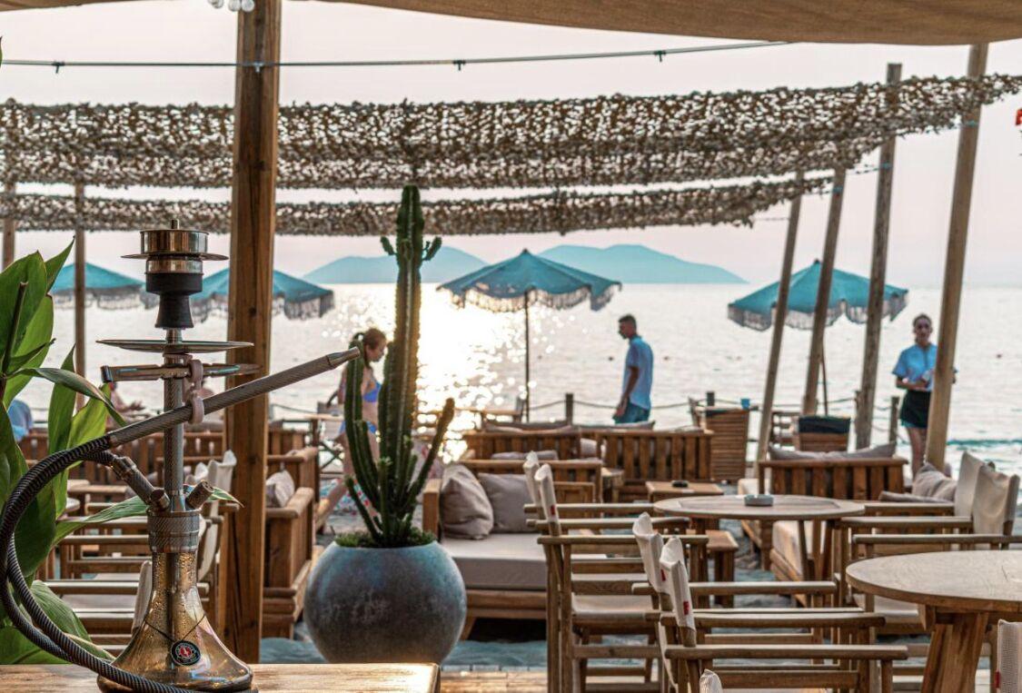 Yacht Hotel, yacht beach bar
