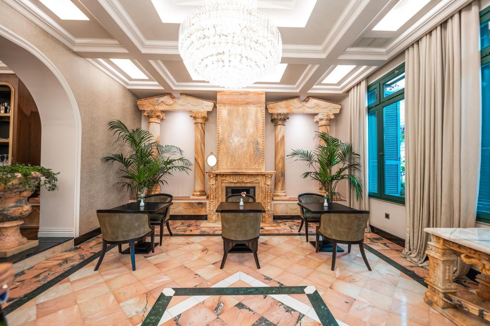 LaFe Boutique Hotel, at the table