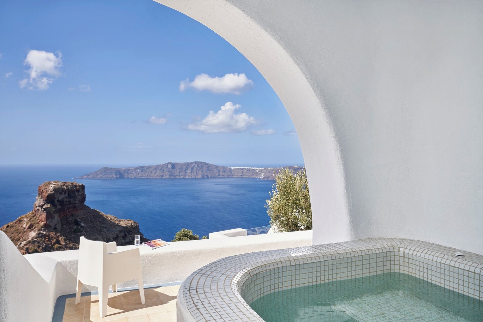 Astra Suites, rooms