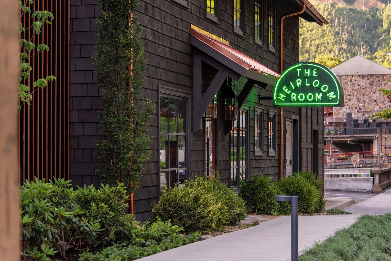 Historic Rocky Waters Inn
