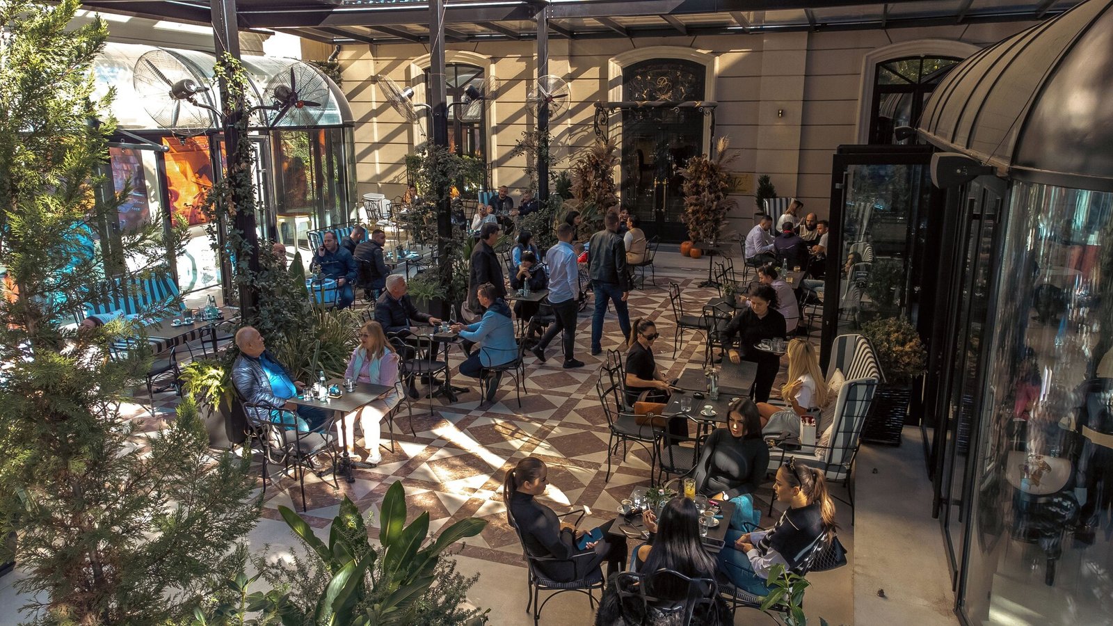 Arté Boutique Hotel, at the table