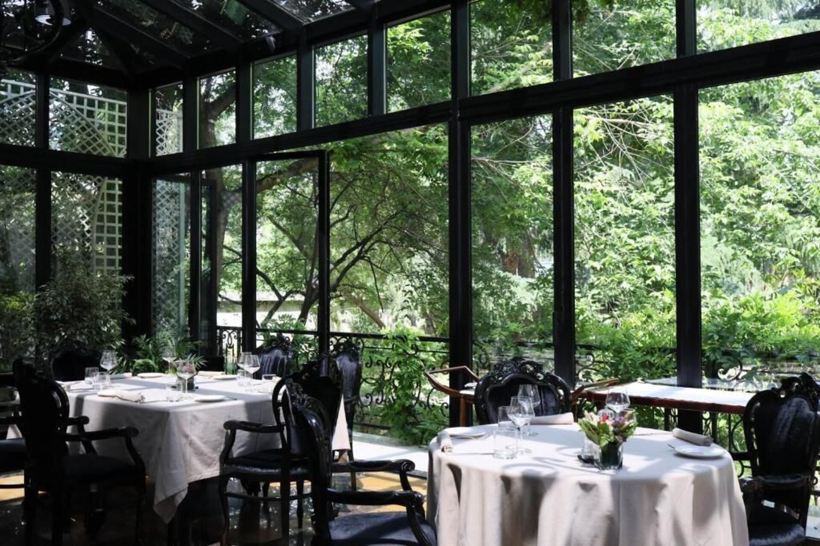 Arté Boutique Hotel, at the table